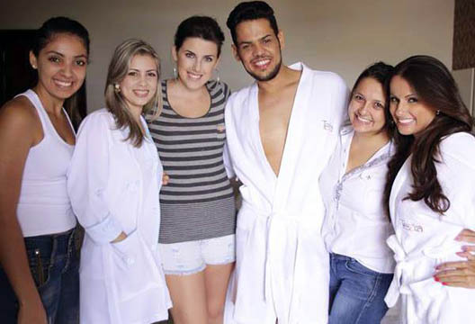 coluna circuito chic; Tezla Hotel; Larissa Moniely; Kaciani Cezar; Rondi Azevedo; Jaqueline Zeferino; Fernanda Dias Prado; Carol Chiarello