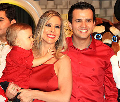 coluna christiano coelho; circuito chic; Para festejar o primeiro ano do filho Mateus, Renata e Rafael Polato foram perfeitos anfitriões no último sábado, quando trouxeram a magia de 