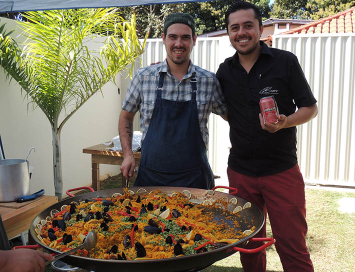 coluna christiano coelho; circuito chic; O chef Caio Gavioli e seu escudeiro, o métre Carlos Munhoz exibem a tão elogiada e já famosa 