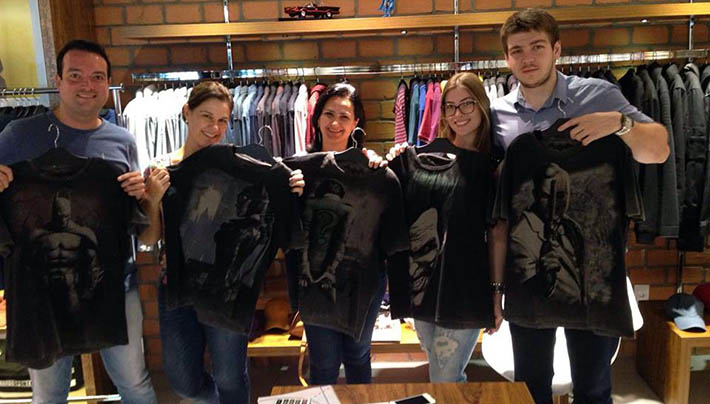 Leo Bortolin, Rosana Fava, Bianca Bauer e Fernando Fava ladeiam a representante da Ellus secound Floor no showroom da grife que logo tem toda a nova coleção com exclusividade na UZI Men style