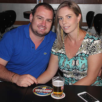 Felipe Machado e Franciele Viecili curtindo o shopp Brahma street Brahma Pva 
