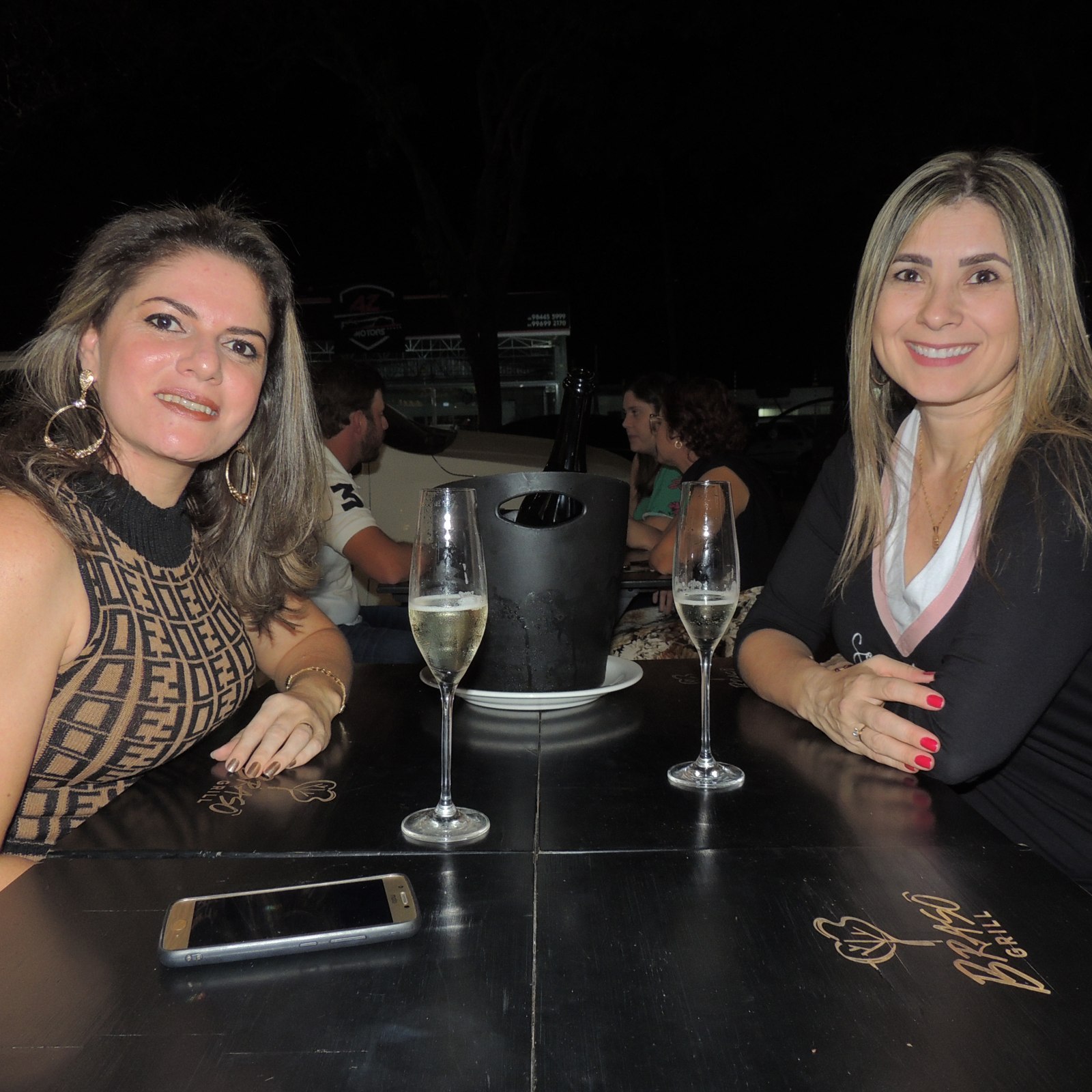 circuito chic; christiano coelho; A Secretária Estadual de Assistência Social, Rosamaria Carvalho, primeira dama de Mato Grosso Virginia Mendes e governador Mauro Mendes entregam à Ester Minosso a doação simbólica dos 1600 cobertores que serão destinado à Primavera do Leste